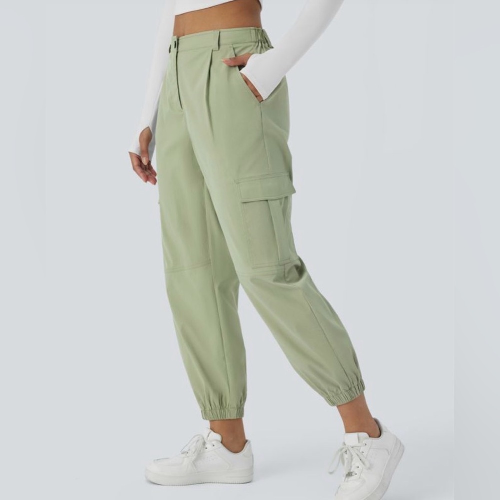 NWT Halara Mid Rise Button Zipper Multiple Pockets Casual Cargo Joggers. Large